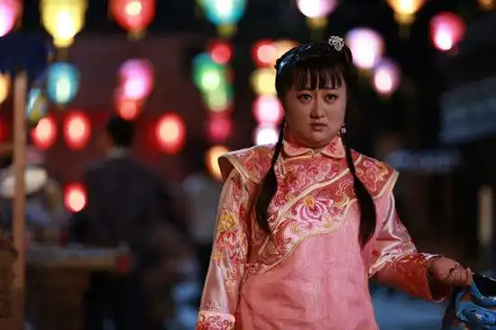 《情定三生》于7月7日登陆湖南电视剧频道,该剧以民国初期的北方柳城