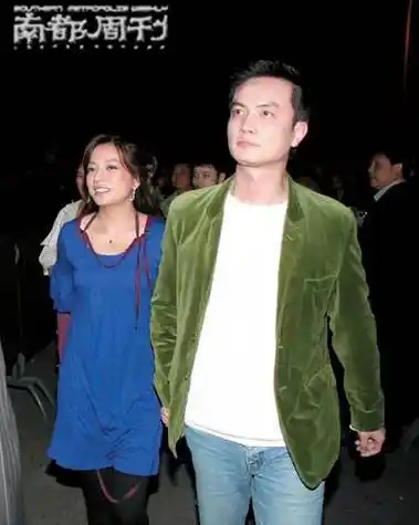 是绯闻还是真情 赵薇牵手李泉纯属炒作?(组图)