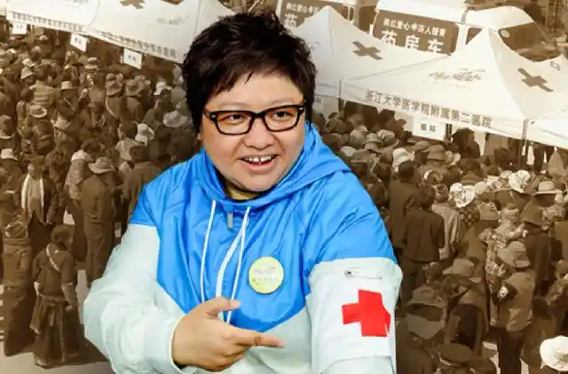 当年韩红去山里做慈善,一个瘸腿的男人特别感激她们,于是向她磕头表示