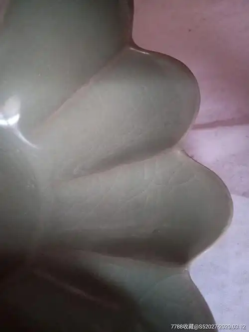 北宋张公巷汝窑莲花碗.高10.7厘米,直径17.9厘米.