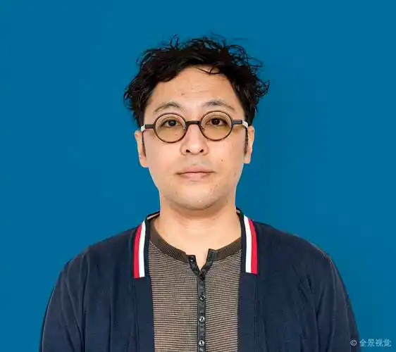 英俊_亚洲人_男人_眼镜_特写_头像_姿势_工作室_高清图片_全景视觉