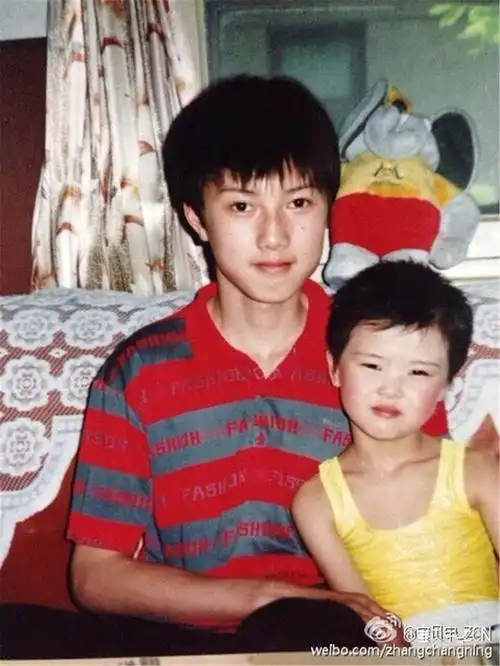 排坛兄妹同父异母颜值逆天 "靳东"成宠妹狂(组图)