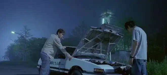 拓海坐上了中里毅开的ae86难道头文字d要拍续集了