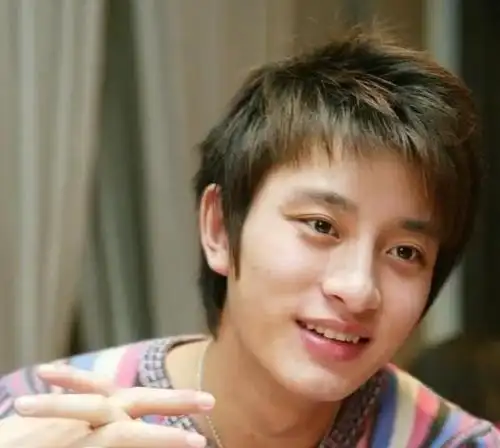 有种宝藏男孩叫22岁的贾乃亮颜值赶超当红鲜肉网友与甜馨太像了