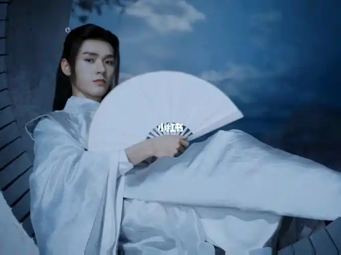 龚俊78温客行月下摇扇