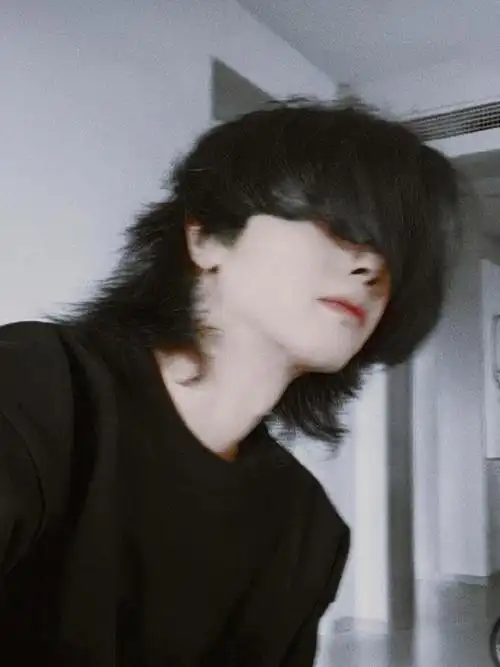 华晨宇〕狼尾卷自拍,你没见过的摇滚狼尾花