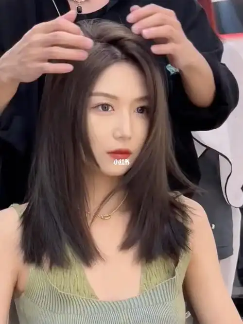 最适合方脸女生的发型