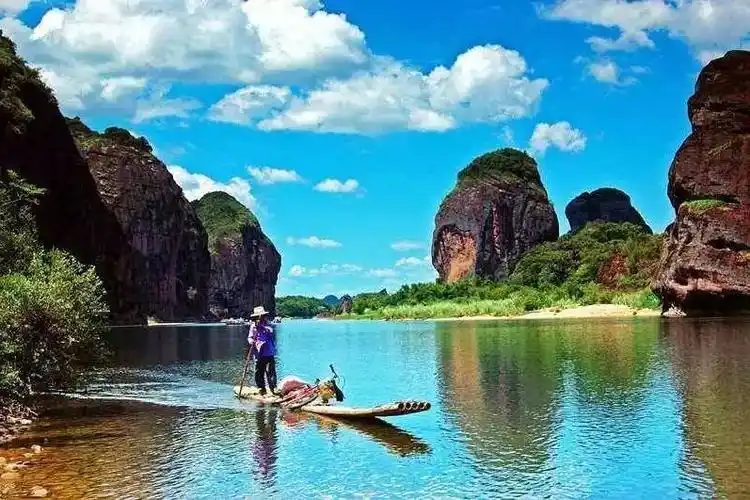 8,活动地点南宁隆安龙虎山风景区 活动规则根据门票上的路线图,依次