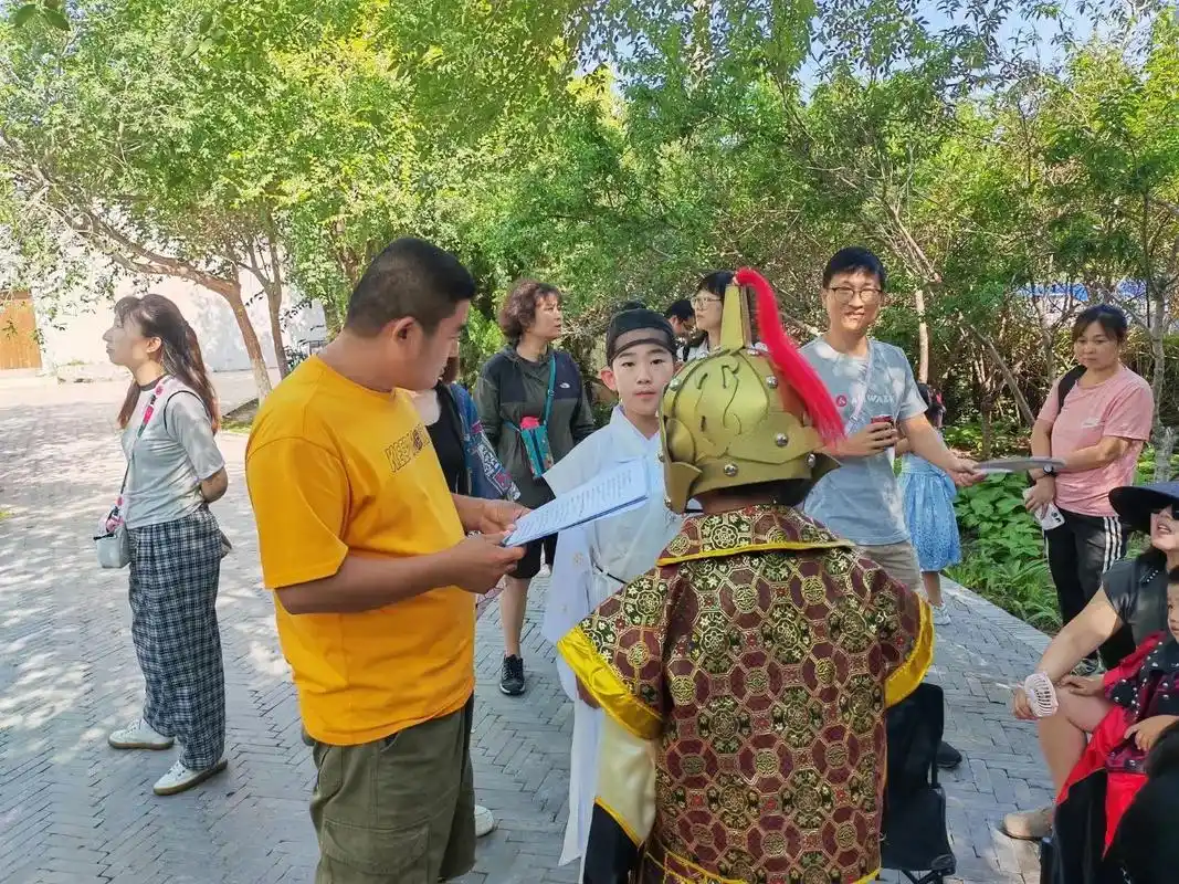 拍摄花絮.跟着小编探剧组|现场花絮 每一次现场临时调整台词都 - 抖音