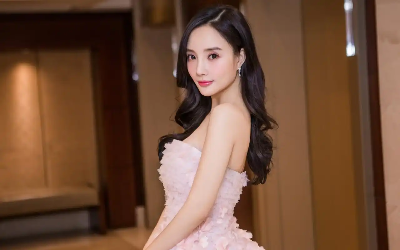 美女明星李小璐图片高清桌面电脑壁纸