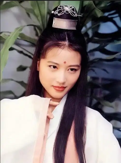 周华健演唱会悼念周海媚唱刀剑如梦送给周芷若观众泪目