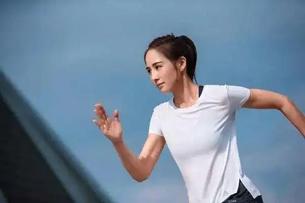 跑步,旅行,读书,张钧甯活成了很多人羡慕的模样!