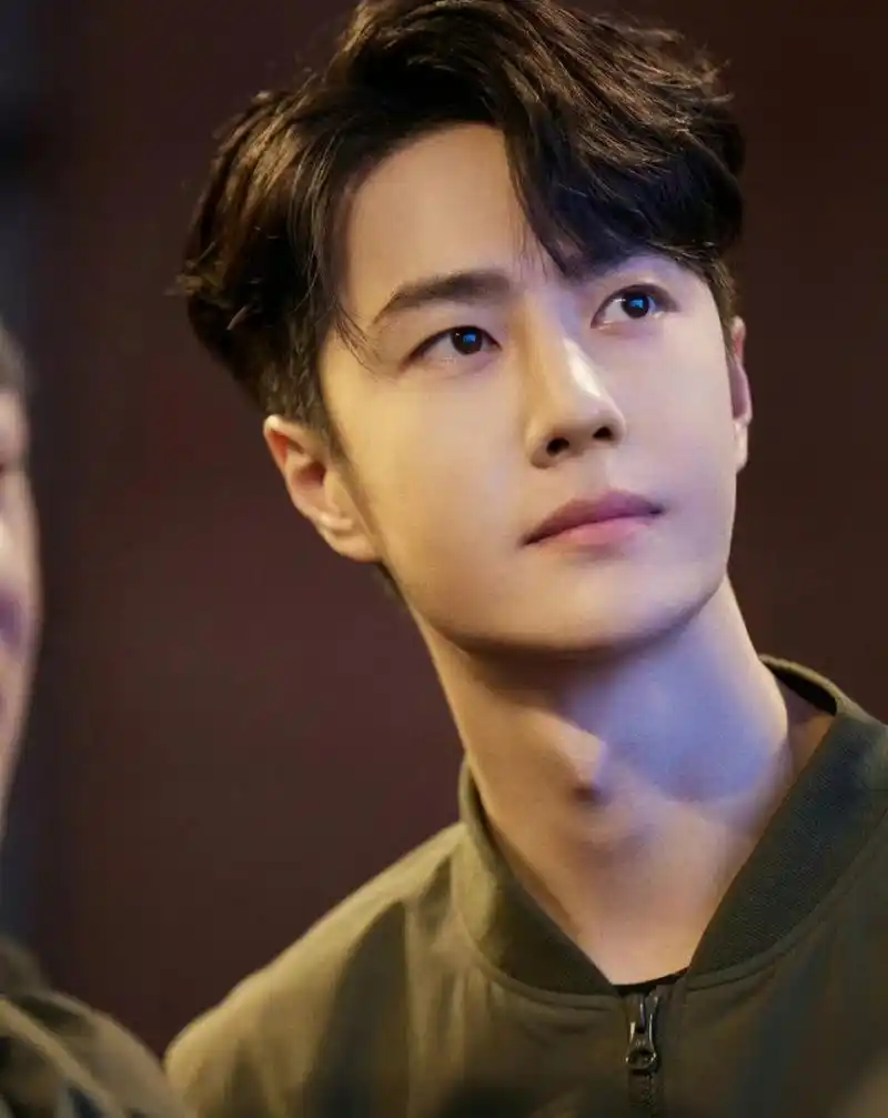 离了大谱,去年声称怀了王一博孩子的,昵称为晗晗的网友,竟然是个男的