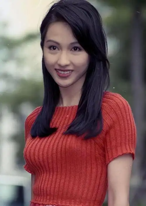 黎姿嫁给大15岁的残疾丈夫生下三个女儿婚姻状况如何了