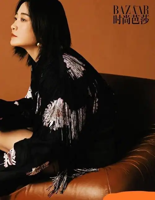 贾玲时尚芭莎封面照曝光气质优雅眼神高冷被赞女神范十足