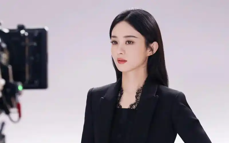 活动  【超燃】赵丽颖黑白大片踩点混剪,高能预警,谁再说她没有时尚感