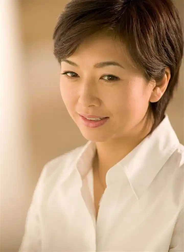 《婚姻时差》热播 江珊罕见旧照曝光:美丽大方柔情似水