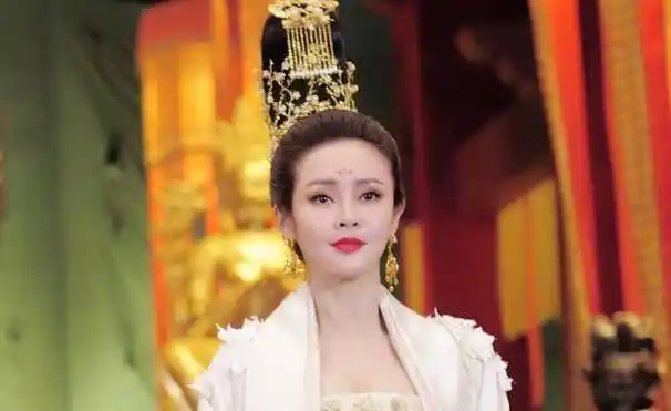 第三于明加,于明加是80后大美女,2000年考入中央戏剧学院表演系本科