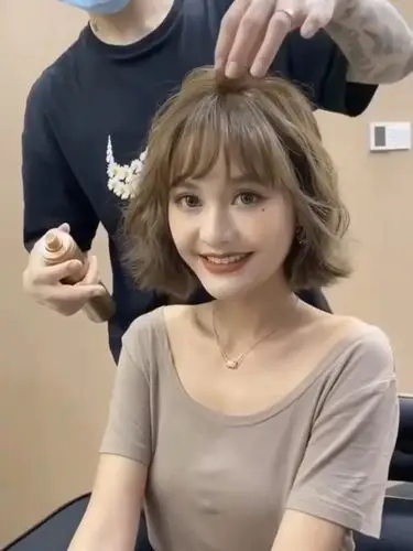 短发蛋卷头.圆脸可爱女生浪漫慵懒风格烫发?