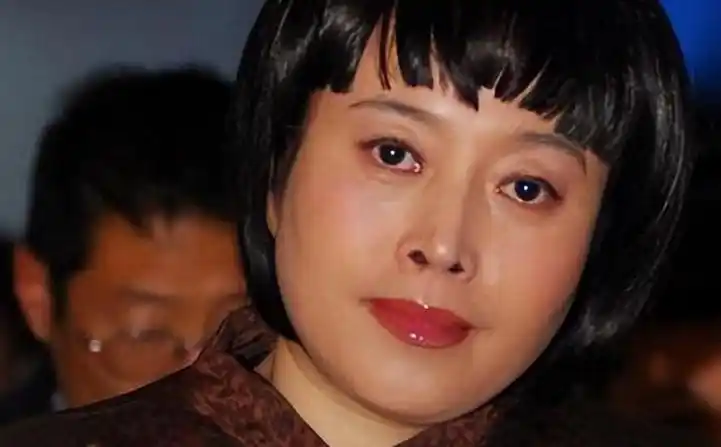 回顾孙红雷与丁嘉丽分手20年后娶海归美女喜当爹如今定居海外