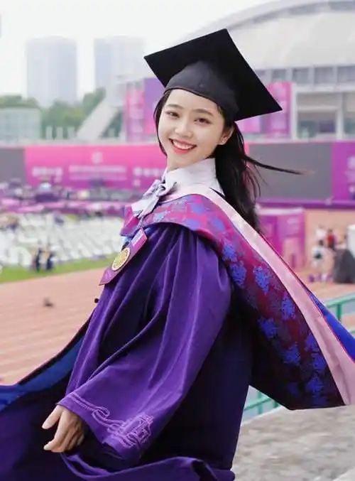 清华大学举行研究生毕业典礼这一届的小姐姐长得也太美了