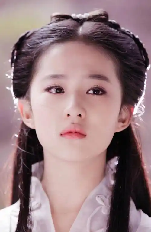 在接连参加《去有风的地方》,《金粉世家》,《仙剑奇侠传》后,小小