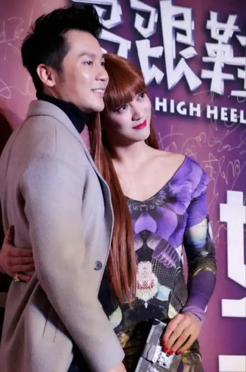 李晨新恋情引发热议与180cm美女同框出席活动引发猜疑