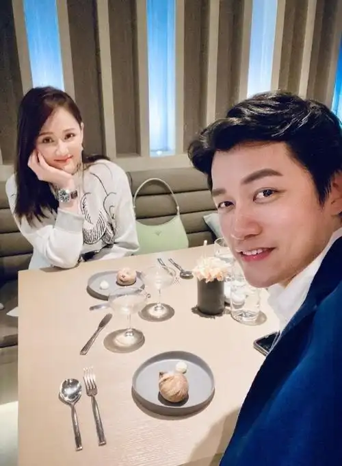 陈乔恩和男友庆祝相识两周年两人互相晒图秀恩爱甜蜜感满分