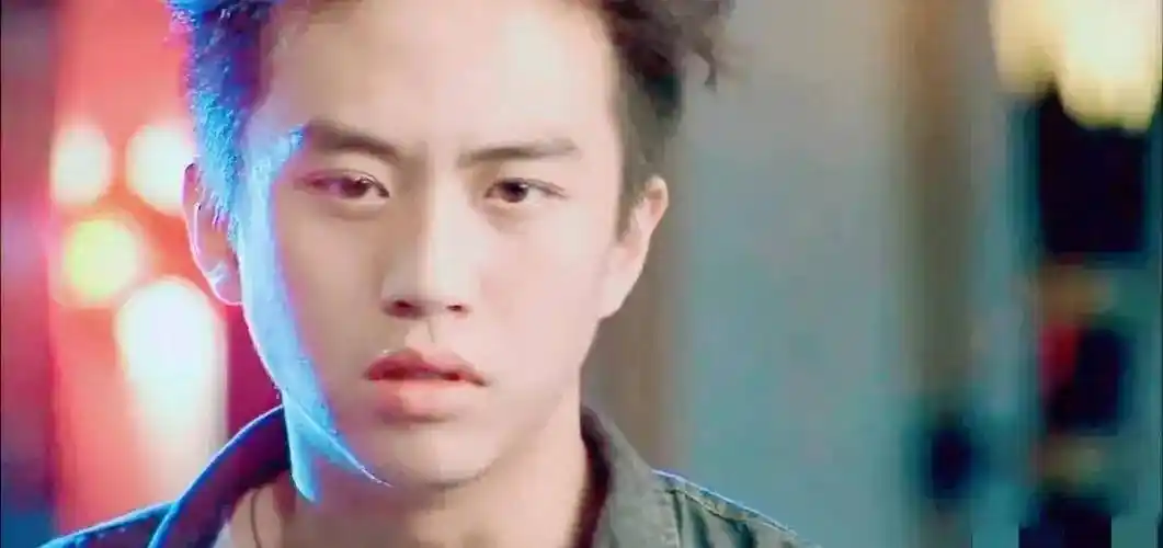 孙俪现身儿子篮球赛,12岁烫羊毛卷,颜值逆天,不愧是最帅星二代_邓超