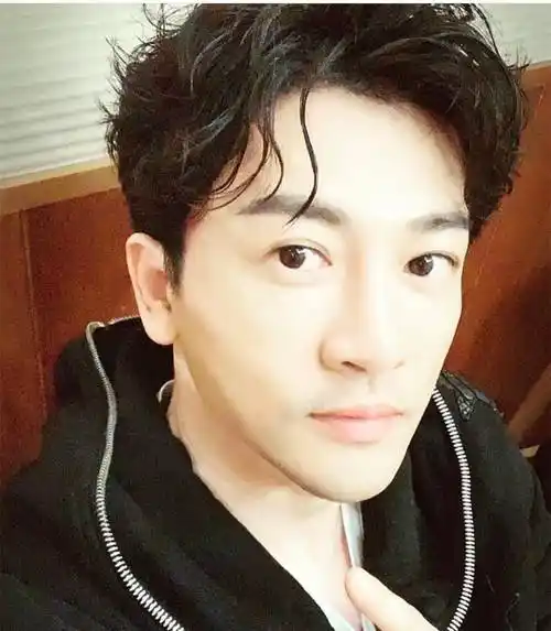 苏有朋形象大变,不老五阿哥成玻尿酸男神,这是有多想不开啊_明星_赵薇