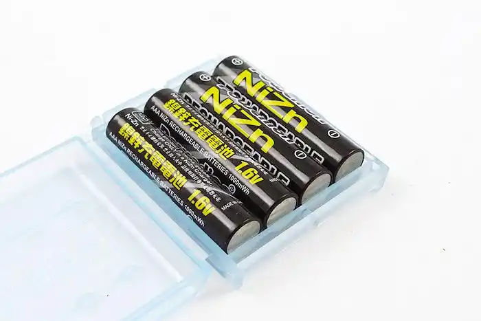 购买4节力狮电池送力狮5号7号通用电池盒一个