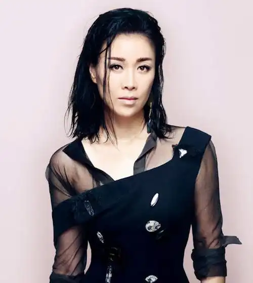 【图】山不转水转那英歌词详尽介绍 解析冠军导师的经典歌曲