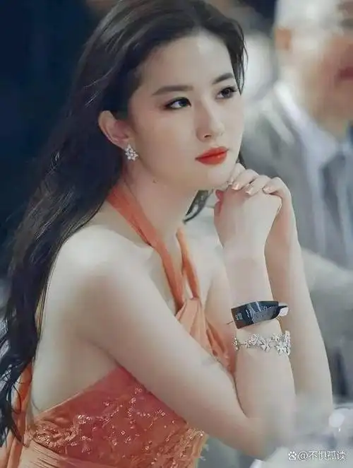 亦舒原著玫瑰故事讲了什么刘亦菲最后和谁在一起了