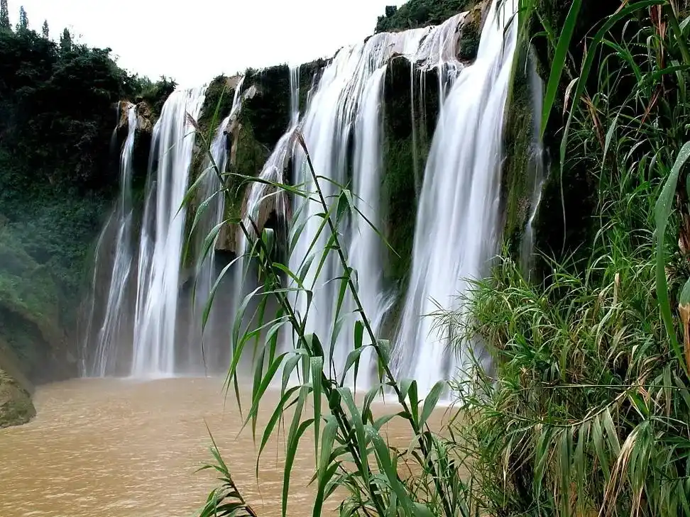 "九龙十瀑,南国一绝"中国最美的瀑布,九龙瀑布群让您感受瀑布 - 抖音