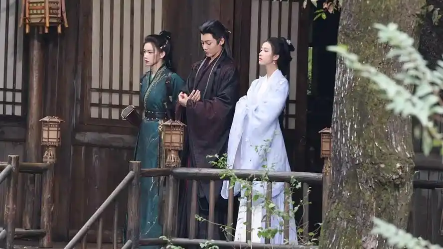 主演侯明昊,陈都灵,程潇.程潇和陈都灵都很漂亮,平分秋色.