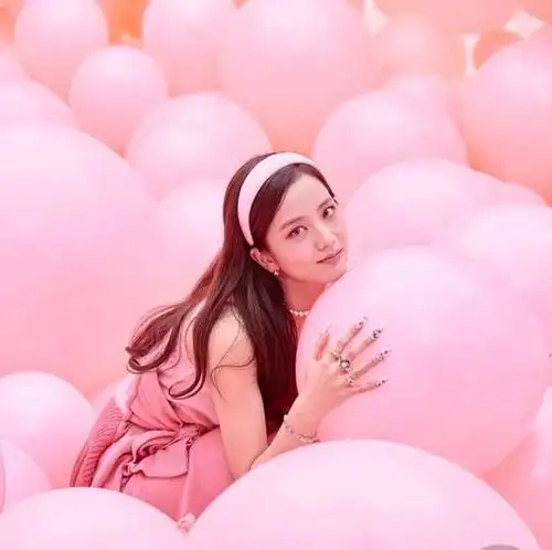 blackpink智秀的百变魅力"童趣可爱 梦幻甜蜜"