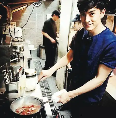 香港"明报"中新网2月24日电 据香港"明报"消息,台湾型男郑元畅完成