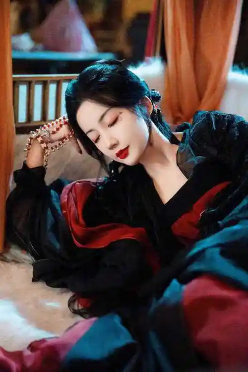 《待分类>22日,由文鸿毅导演,陈欣予,管栎领衔主演的古装虐恋网剧《仿