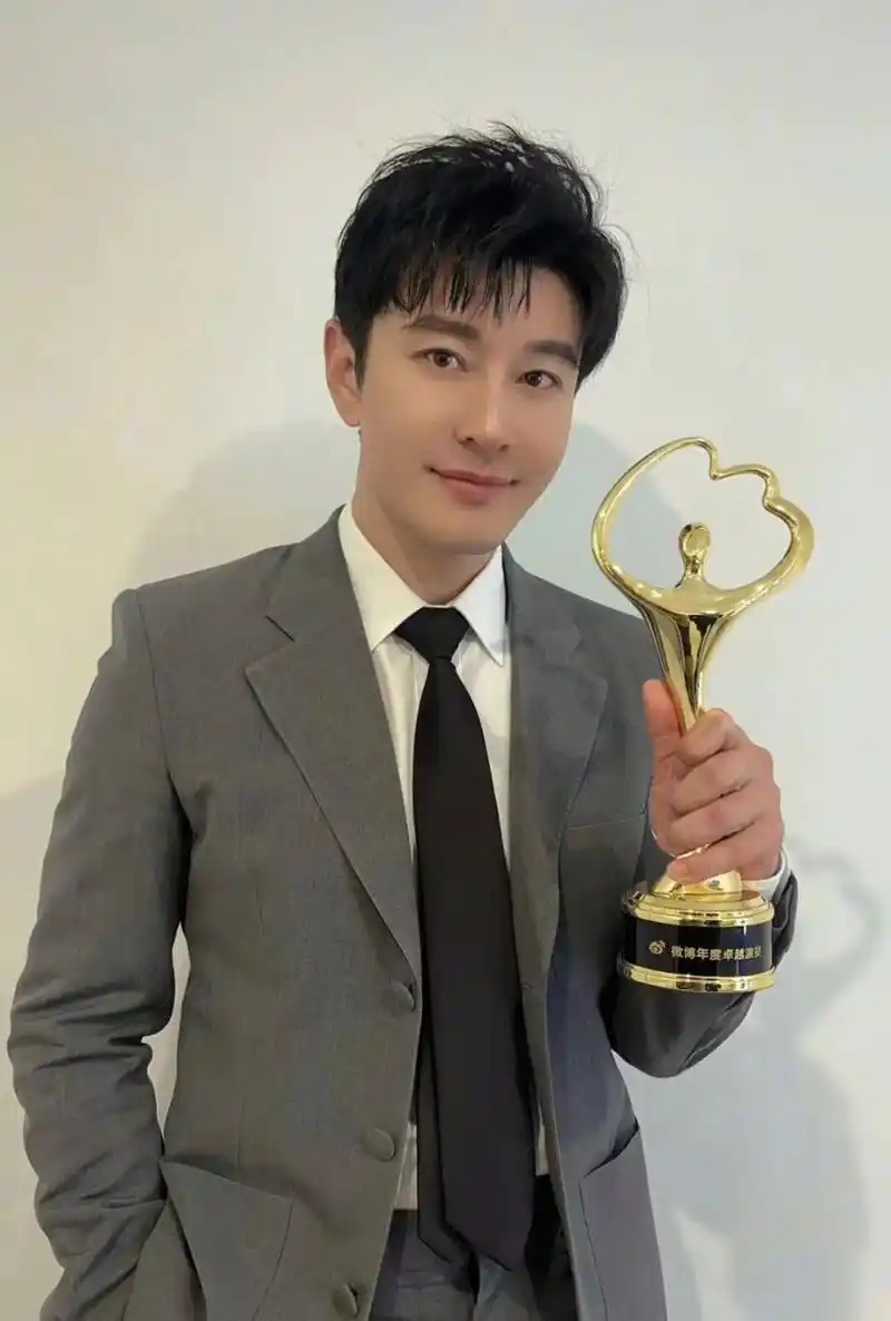 黄晓明假发尴尬,刘涛牙齿变蓝,明星身上还有什么是真的?