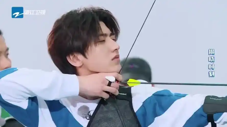 欢迎蔡徐坤回归跑男,这颜值谁不爱?上一季蔡徐坤射箭好