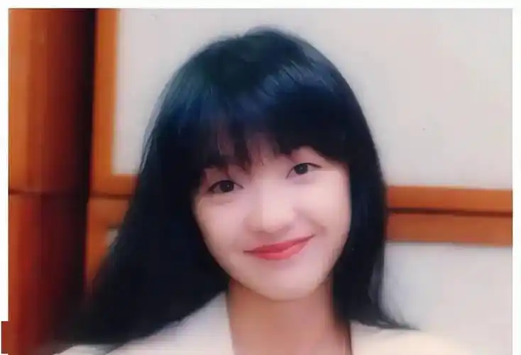 在之前的节目中说过,"千夕之争"后的陈慧娴,应父母要求留学美国,她在