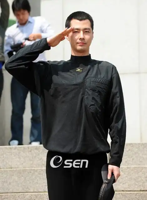 赵寅成的空军军乐队是怎样的?辛苦吗?