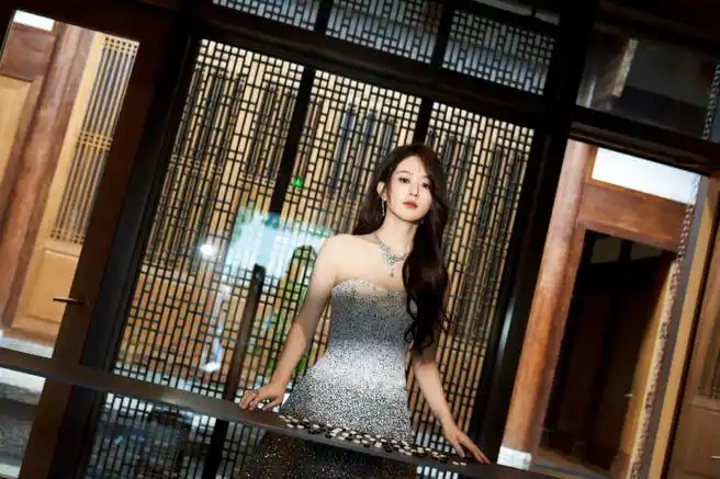 赵丽颖晒活动照##与凤行