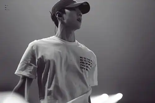 论吴世勋跟黑白滤镜的适配性