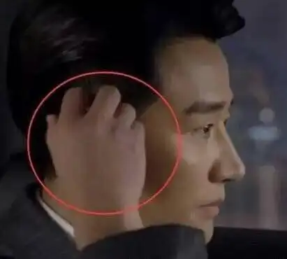 周杰伦的肥肉黄轩的胖手:靠身体上热搜