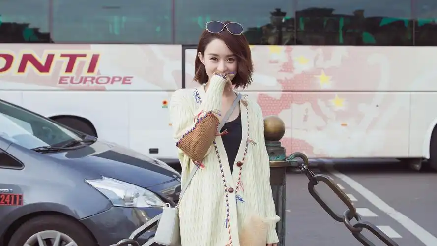 赵丽颖短发俏皮街拍宽屏电脑壁纸赵丽颖明星街拍明星女明星