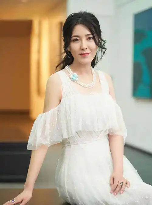 曾黎的5段感情,三段和影帝,四月被拍到新恋情?