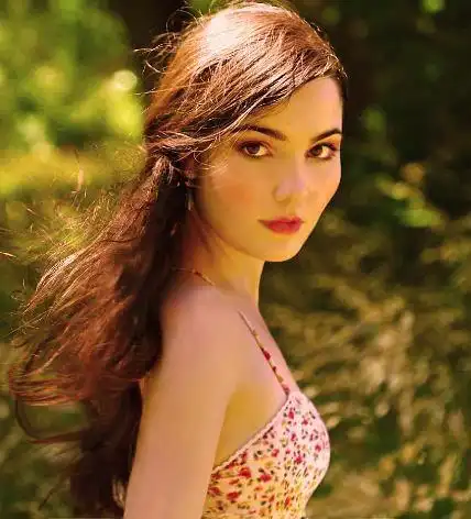 基本资料中文名称:布蕾迪·拉多娜英文名称:bridie latona外文别名