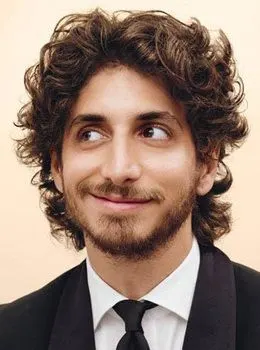 浪漫卷发充满嬉皮风格