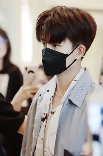 太无聊了发一个去年国超戴口罩上下班合集康康我审美怎么样